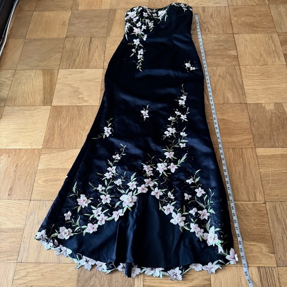 LARA Designs Size 8 Strapless Black Gown Floral Applique Beaded Embroidered - Picture 12 of 14